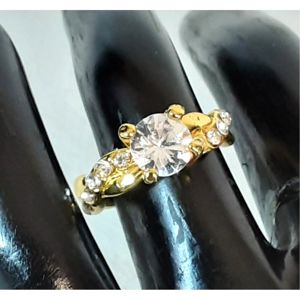 💎Eye-Catching Faux Diamond Ring With Clear Stones on Gold Tone Infinity Band